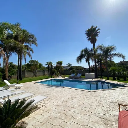 בית אירוח Ada Pool *